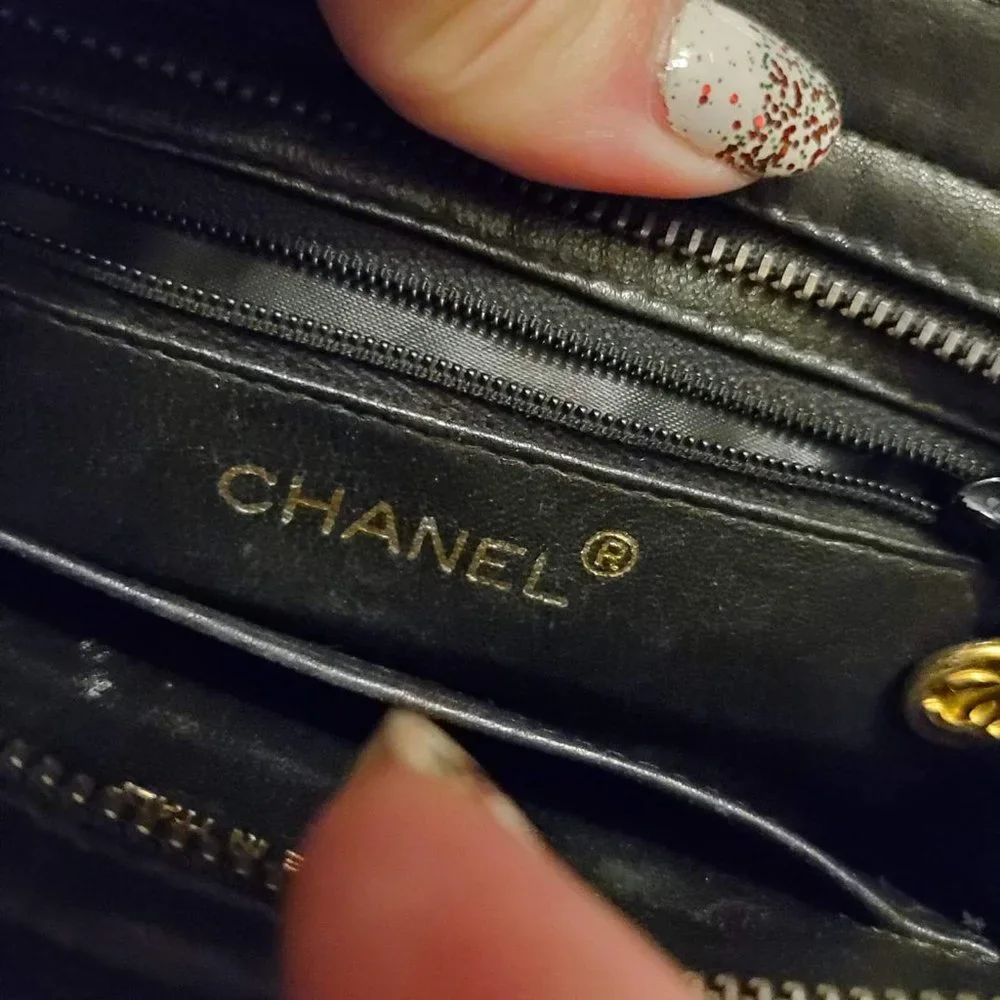 CHANEL Black Quilted Shoulder Bag - Picture 2 of 14